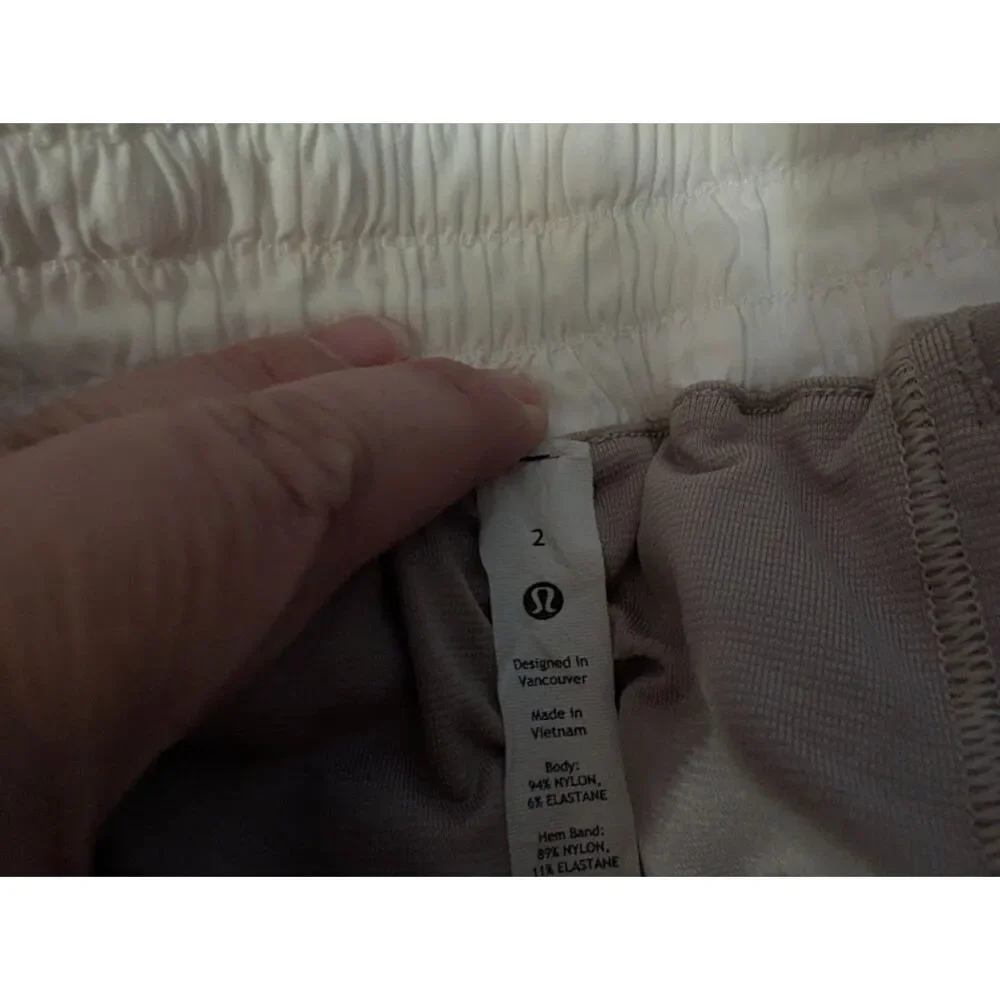 Lululemon White HR Hotty Hot Shorts 2 2.5